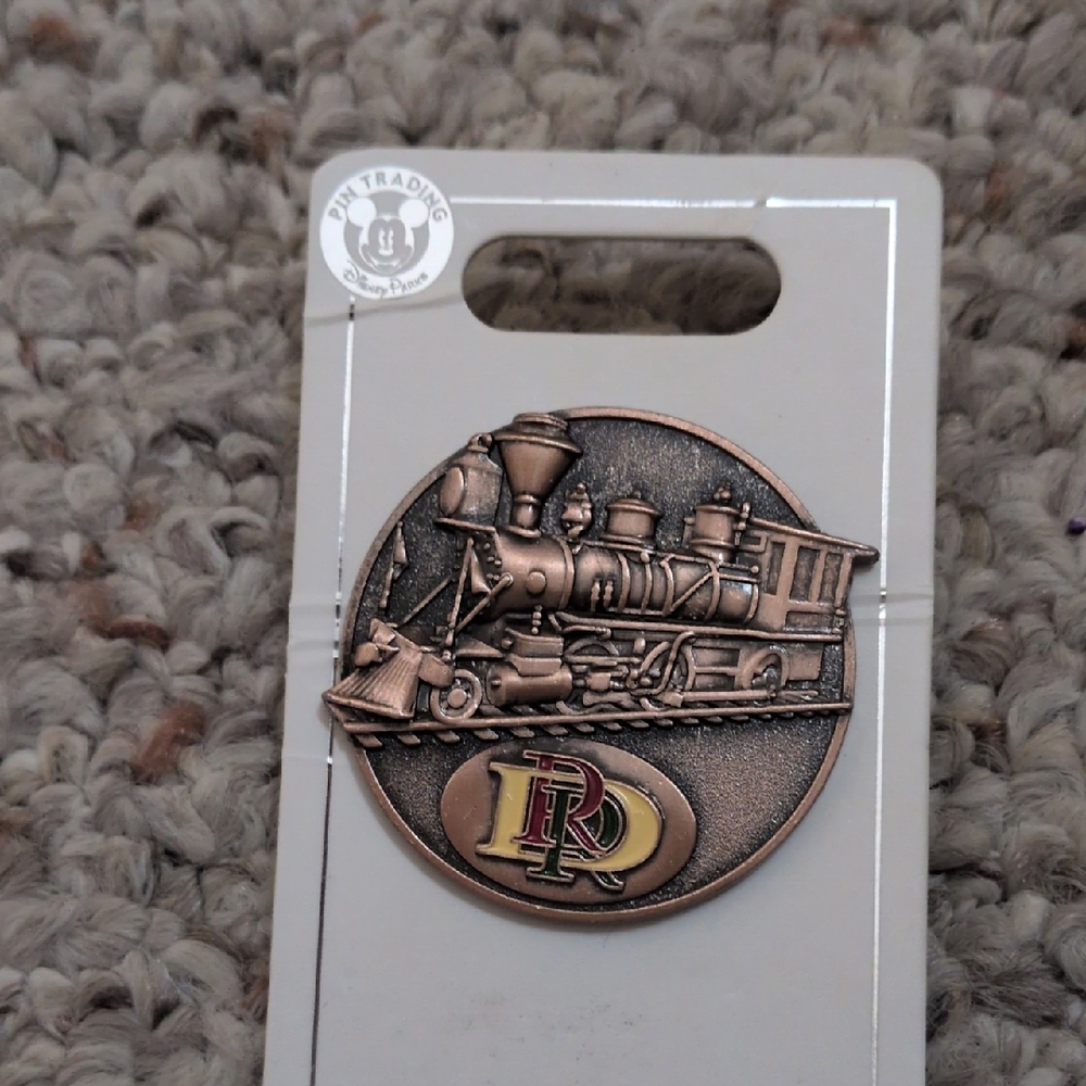 ✅Disney Pin #116758 Railroad Train Locomotive Bronze Rare Disneyland